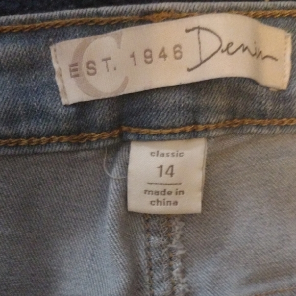 Women's Distressed Straight Leg Jeans in Light Gray​ - Picture 9 of 9